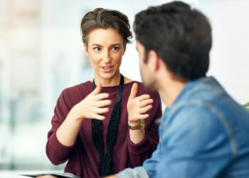 3 μυστικά της γλώσσας του σώματος για να κερδίσετε την εμπιστοσύνη των άλλων