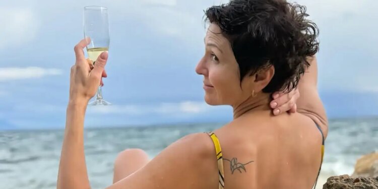 Η Ταμίλα Κουλίεβα απόλαυσε ιαματικό μπάνιο στα Λουτρά Αιδηψού