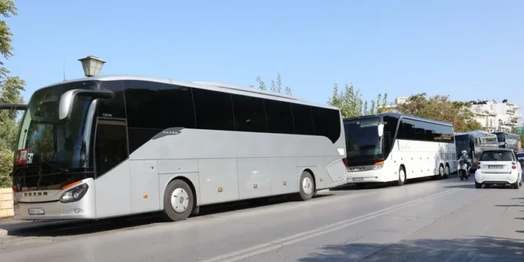 Σήμα αγωνίας λόγω πολέμου από τα τουριστικά λεωφορεία