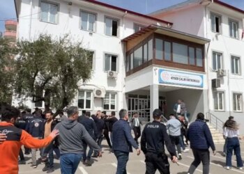 Τουρκία: Βίντεο ντοκουμέντο από τον ένοπλο 15χρονο να πυροβολεί μέσα στο σχολείο - Στους 9 οι νεκροί από το μακελειό