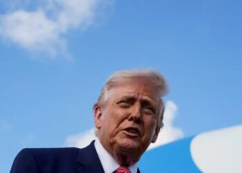 Τραμπ: «Γεμίζουμε τα πολεμικά πλοία με τα ισχυρότερα όπλα» - Νέες απειλές προς το Ιράν αν ναυαγήσουν οι συνομιλίες