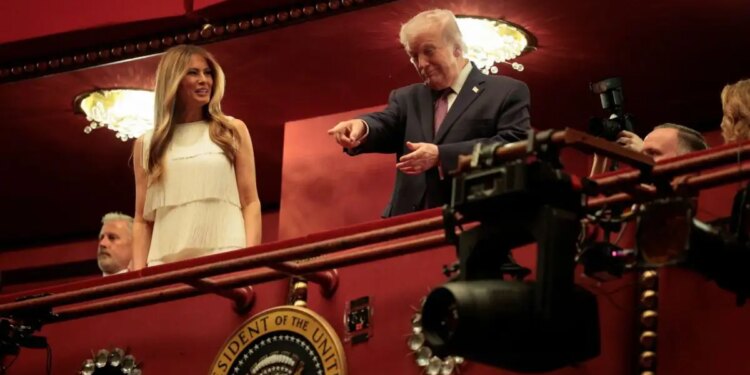 Η αντίδραση Τραμπ στη δήλωση της Μελάνια για τον Επστάιν: «Αιφνιδιάστηκα, δεν είχα ιδέα»