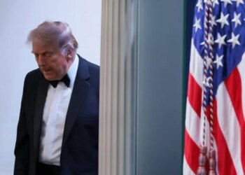 Βάζουν αλεξίσφαιρο γιλέκο στον Ντόναλντ Τραμπ μετά την επίθεση στο δείπνο των ανταποκριτών