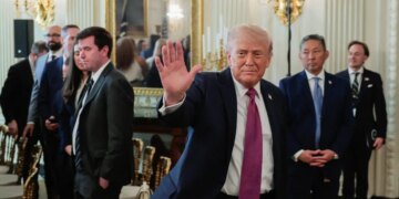 Ανάλυση CNN: Γιατί ο Τραμπ παράτεινε την εκεχειρία με το Ιράν – Η πίεση της Ουάσιγκτον και η σιωπή της Τεχεράνης