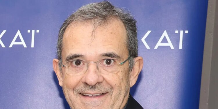 Με κολακεύει που θέλει να μου δώσει συνέντευξη