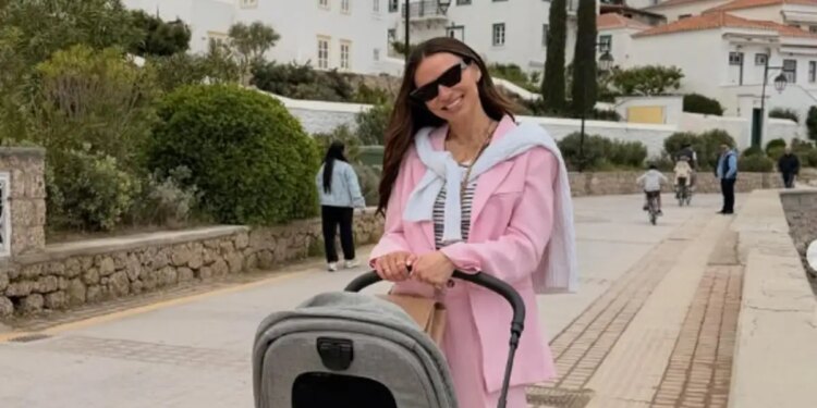 Η πασχαλινή βόλτα με τη μικρή της κόρη και το «ευχαριστώ» για τις ευχές για τα γενέθλιά της