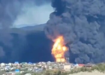 Ρωσία: Εικόνες αποκάλυψης από φωτιά σε διυλιστήριο του Τουάπσε λόγω επιδρομής ουκρανικών drones