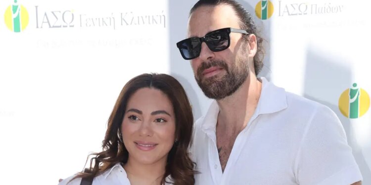 Ο σύζυγός της, Γρηγόρης Μόργκαν πήρε το πτυχίο του στην ψυχολογία