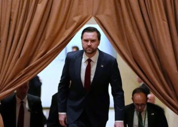 Μέση Ανατολή: Τα Στενά του Ορμούζ το «αγκάθι» στις διαπραγματεύσεις ΗΠΑ και Ιράν – Τι ζητά η Τεχεράνη