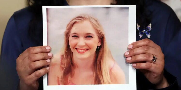 Υπόθεση Επστάιν: Έκκληση στον βασιλιά Κάρολο να δεχθεί θύματα του σεξουαλικού εγκληματία απευθύνει η οικογένεια της Βιρτζίνια Τζιουφρέ