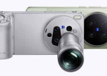 vivo X300 Ultra with lens