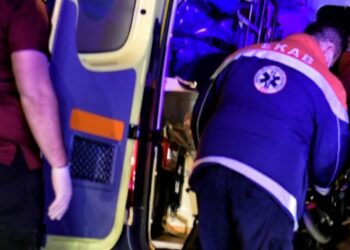 Νέα Μάκρη: Άνδρας ανασύρθηκε χωρίς τις αισθήσεις του κάτω από όχημα
