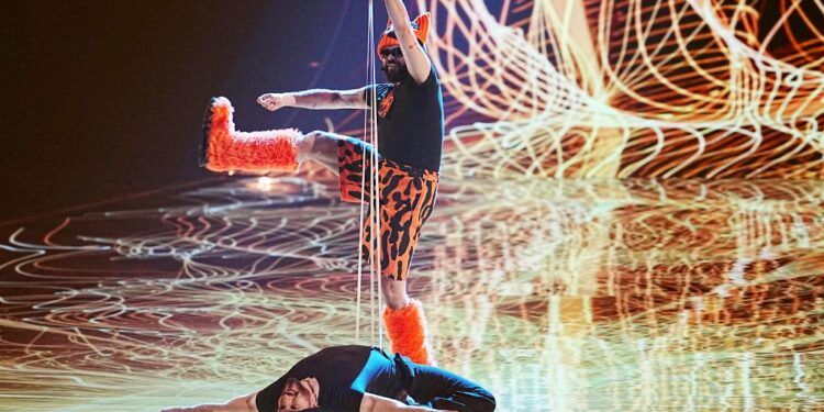 Eurovision 2026: Το BBC αποθέωσε τον Akyla μετά την εμφάνισή του στον Α’ ημιτελικό – «Αυτό το ελληνικό χιτ είναι σε άλλο επίπεδο»