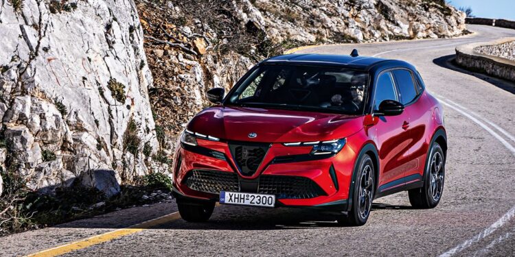 Alfa Romeo Junior: Πάθος και σπορ χαρακτήρας στο πιο ελκυστικό πακέτο