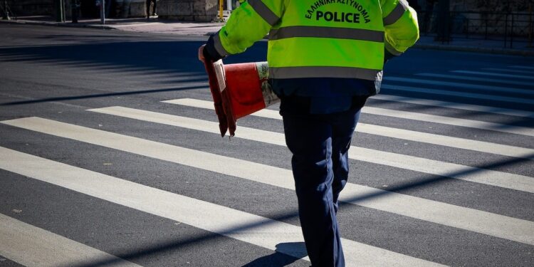 ΕΛΑΣ: Πάνω από 1.900 πρόστιμα για μη χρήση κράνους μέσα σε μία εβδομάδα