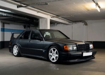 Συλλεκτική Mercedes-Benz 190E πωλείται όσο μία καινούργια Ferrari