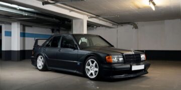Συλλεκτική Mercedes-Benz 190E πωλείται όσο μία καινούργια Ferrari