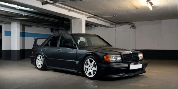 Συλλεκτική Mercedes-Benz 190E πωλείται όσο μία καινούργια Ferrari