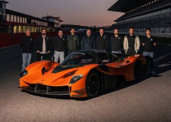 Ποιος φτιάχνει αυτό το πισταδόρικο supercar με κινητήρα Ford και 660 ίππους;