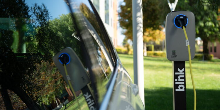 Blink Charging Hellas: Επέκταση της στρατηγικής συνεργασίας με τον Όμιλο «Πρώτο Θέμα»
