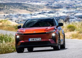 Δοκιμή: Toyota C-HR+ Lounge Plus AWD 343 PS