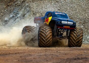Tελικά πόσο γρήγορα μπορεί να πάει ένα Monster Truck;