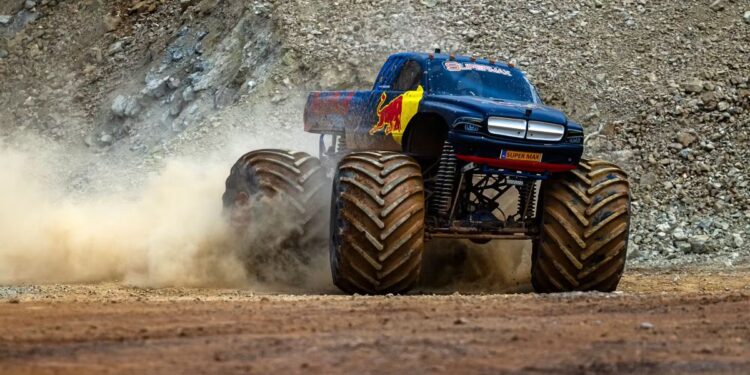 Tελικά πόσο γρήγορα μπορεί να πάει ένα Monster Truck;