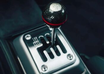 Επιστρέφει το χειροκίνητο κιβώτιο στις Ferrari