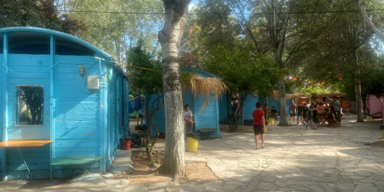 Ξεκινούν αύριο, Τετάρτη οι αιτήσεις για τις 70.000 επιταγές παιδικών κατασκηνώσεων της ΔΥΠΑ
