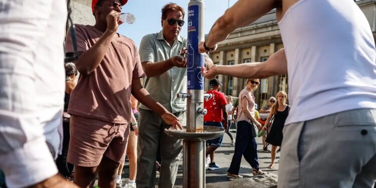 Γαλλία: Καύσωνας με θερμοκρασίες ρεκόρ «χτύπησε» τη χώρα - 13 περιοχές σε κίτρινο συναγερμό