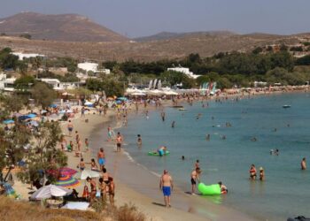 ΙΕΛΚΑ: Οι μισοί δεν θα πάνε διακοπές φέτος, τι δείχνει νέα έρευνα