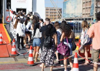 Ξεκίνησε η έξοδος για το τριήμερο του Αγίου Πνεύματος - Κοντά στο 90% η πληρότητα των πλοίων - ertnews.gr