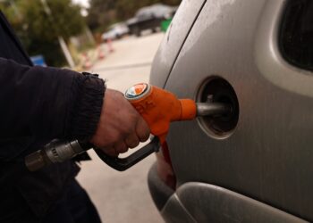 Πού θα κυμανθούν οι τιμές των καυσίμων το τριήμερο του Αγίου Πνεύματος