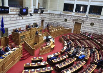 Εκατέρωθεν βολές για τις Ανεξάρτητες Αρχές: «Υπήρξε προσυνεννόηση» λέει η ΝΔ - «Εκτεθειμένη η συμμορία του Μαξίμου» απαντά το ΠΑΣΟΚ