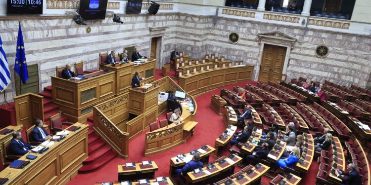 Εκατέρωθεν βολές για τις Ανεξάρτητες Αρχές: «Υπήρξε προσυνεννόηση» λέει η ΝΔ - «Εκτεθειμένη η συμμορία του Μαξίμου» απαντά το ΠΑΣΟΚ