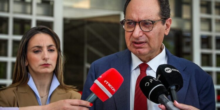 Ο Χρήστος Σπίρτζης κατέθεσε αίτημα για ανάσυρση της δικογραφίας των υποκλοπών από το αρχείο και εξαίρεση του Κωνσταντίνου Τζαβέλλα