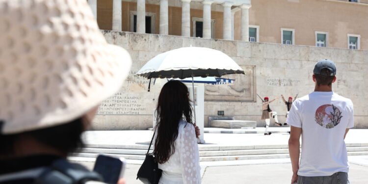 Καιρός: 30άρια και ηλιοφάνεια το τριήμερο, πού αναμένονται βροχές - Η πρόγνωση της Αν. Τυράσκη - ertnews.gr