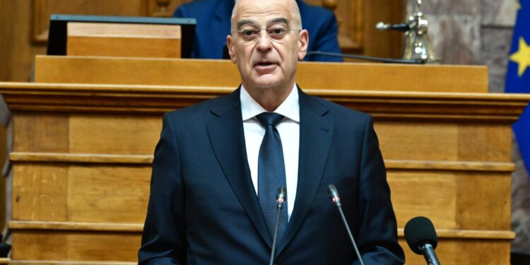 Δένδιας: Από τις πλέον εμβληματικές πράξεις αντίστασης όταν πριν 85 χρόνια οι Γλέζος και Σάντας κατέβασαν τη ναζιστική σημαία από την Ακρόπολη - ertnews.gr