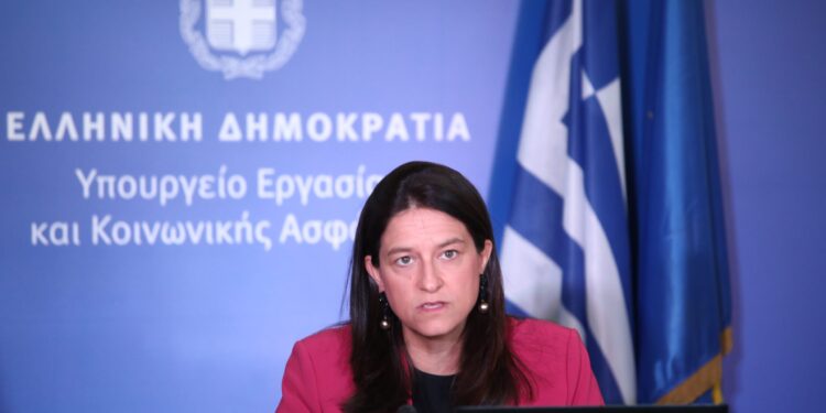 Live η συνέντευξη Τύπου της Υπουργού Εργασίας για την ίση αμοιβή ανδρών και γυναικών στην αγορά εργασίας