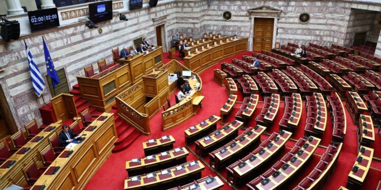 Σφοδρή κριτική της αντιπολίτευσης στην κυριακάτικη ανάρτηση του Πρωθυπουργού