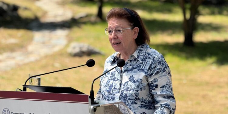 Στην Αρχαία Ζώμινθο στα Ανώγεια της Κρήτης η υπουργός Πολιτισμού Λίνα Μενδώνη