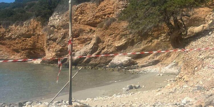 Νέο εύρημα που παραπέμπει σε πυραυλικό εξάρτημα ξεβράστηκε σε παραλία του Αγίου Νικολάου στην Κρήτη