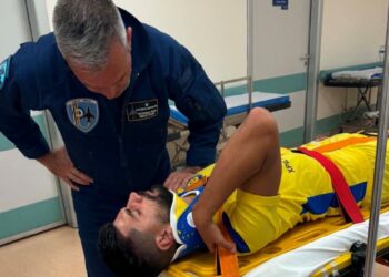 Σοκαριστικός τραυματισμός για τον Μπαστακό που δέχθηκε αντικείμενο στο Πύργος-Ζάκυνθος (video) - www.ertsports.gr