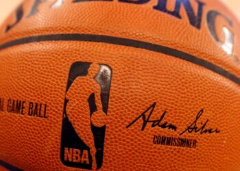 NBA: Η Λίγκα ετοιμάζει χρήση AI για αυτοματοποιημένες αποφάσεις, αποκάλυψε ο Σίλβερ - www.ertsports.gr