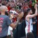 To χειροκρότημα του Πίτερς προς τον κόσμο του Ολυμπιακού (video) - www.ertsports.gr