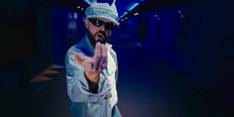 Ο Akylas στο video clip για το νέο τραγούδι του με τίτλο «Parto»