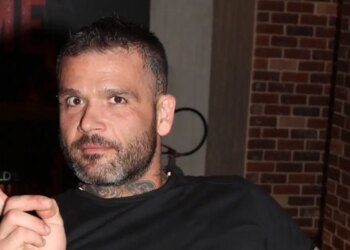 Διονύσης Αλέρτας: Πέθανε ο πατέρας του, ακριβώς δυο χρόνια μετά τον θάνατο της μητέρας του