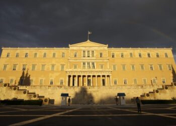 FT: Η Ελλάδα κερδίζει απόφαση του Ανωτάτου Δικαστηρίου για την αναδιάρθρωση του δημόσιου χρέους του 2012