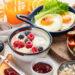 Τι να τρώτε το πρωί για σταθερό σάκχαρο, σύμφωνα με διαιτολόγο με διαβήτη τύπου 1