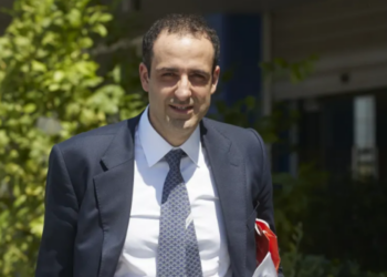 ΣΥΡΙΖΑ και ΠΑΣΟΚ μιλούν για «ομολογία ευθυνών» με αφορμή τη συνέντευξη Δημητριάδη για τις υποκλοπές